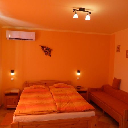 Napfeny Apartman Es Vendeghaz Egerszalók Buitenkant foto