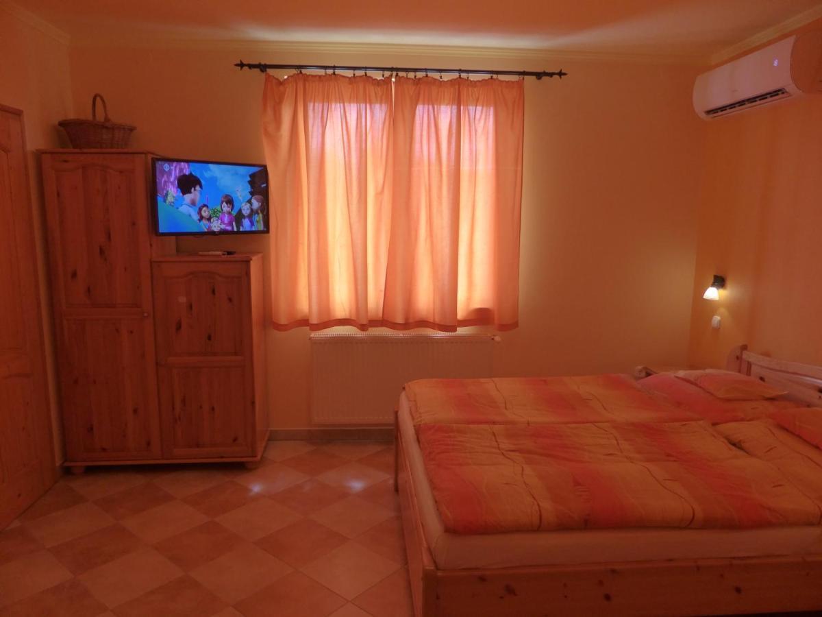 Napfeny Apartman Es Vendeghaz Egerszalók Buitenkant foto