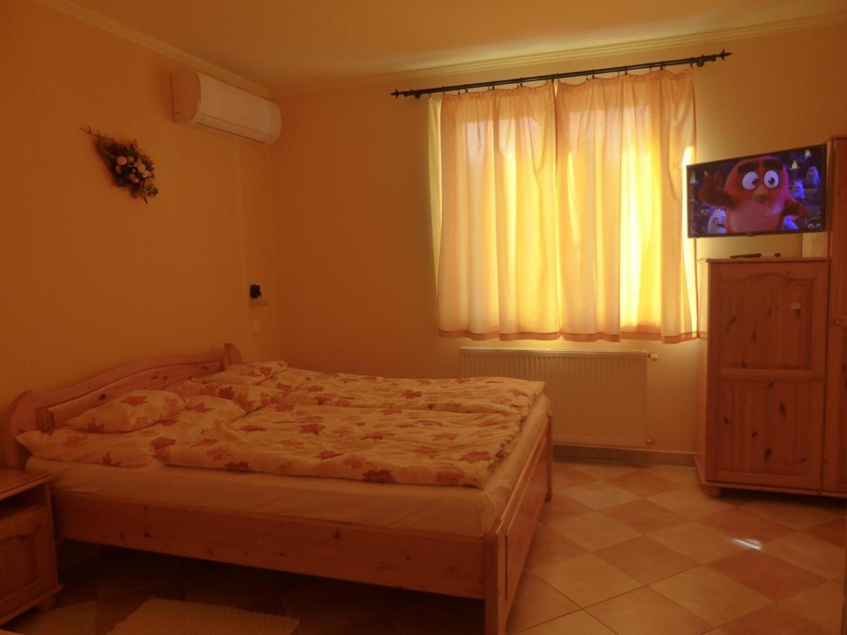 Napfeny Apartman Es Vendeghaz Egerszalók Buitenkant foto