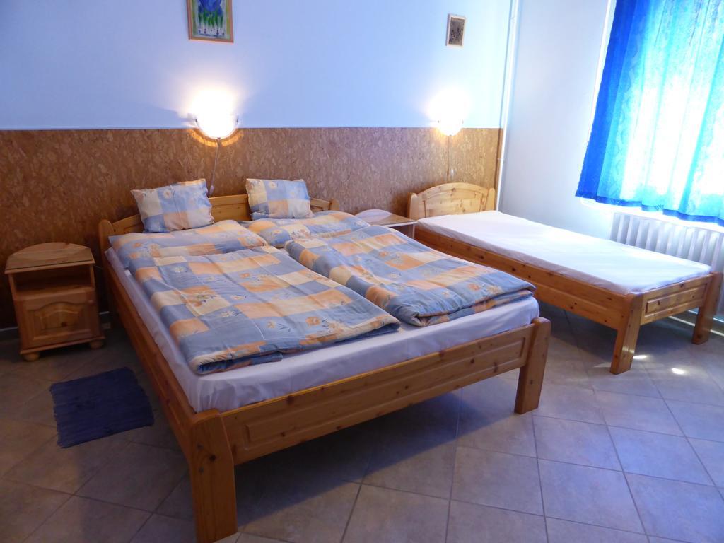 Napfeny Apartman Es Vendeghaz Egerszalók Buitenkant foto