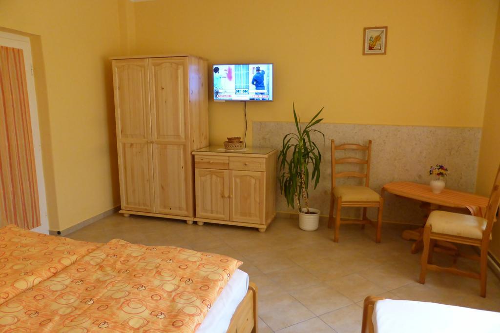 Napfeny Apartman Es Vendeghaz Egerszalók Buitenkant foto