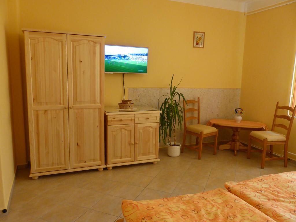 Napfeny Apartman Es Vendeghaz Egerszalók Buitenkant foto