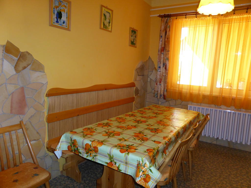 Napfeny Apartman Es Vendeghaz Egerszalók Buitenkant foto