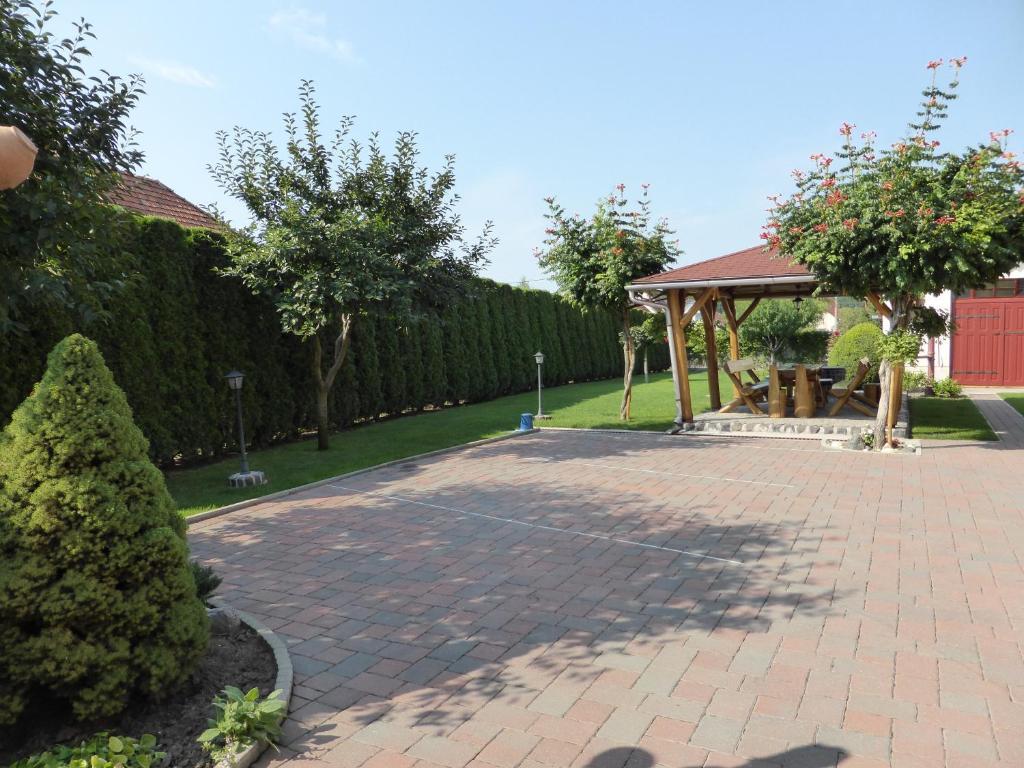 Napfeny Apartman Es Vendeghaz Egerszalók Buitenkant foto