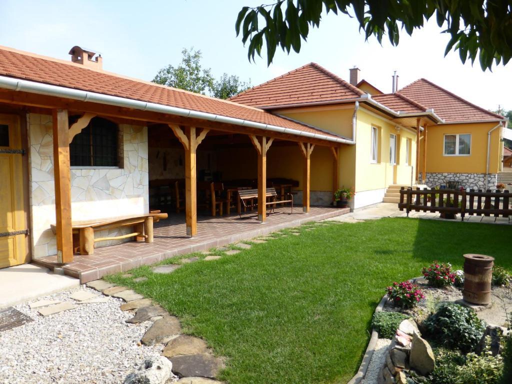 Napfeny Apartman Es Vendeghaz Egerszalók Buitenkant foto